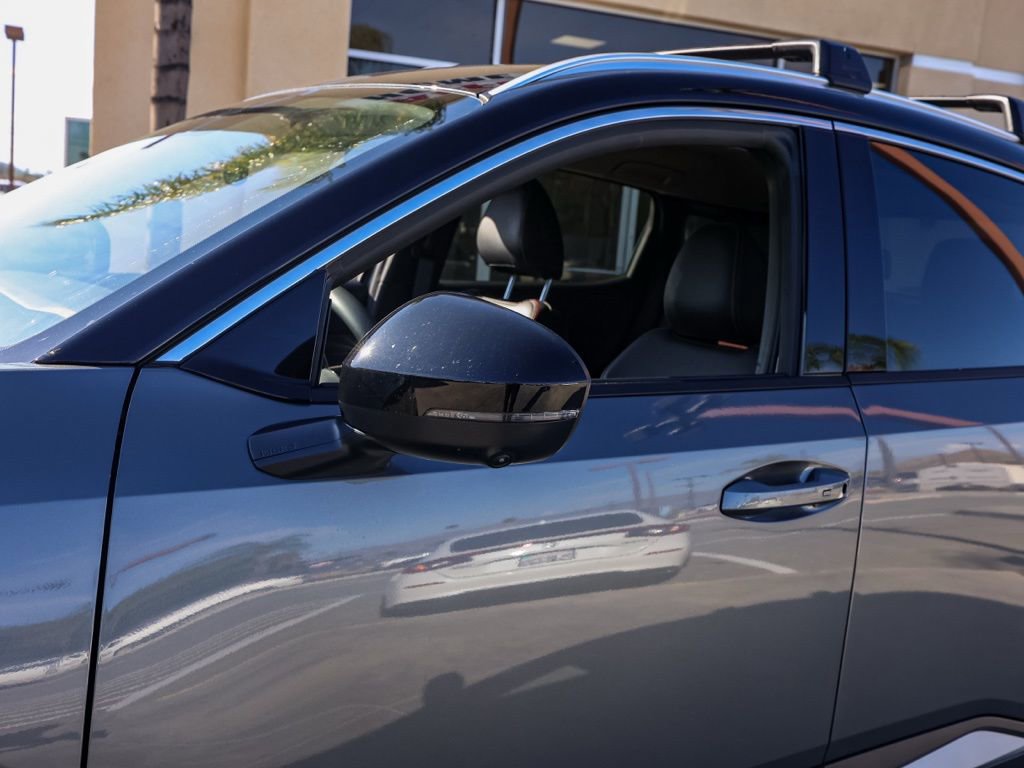 Used 2025 Nissan Kicks SR image 12