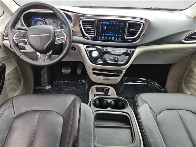 Used 2017 Chrysler Pacifica Touring-L FWD image 21