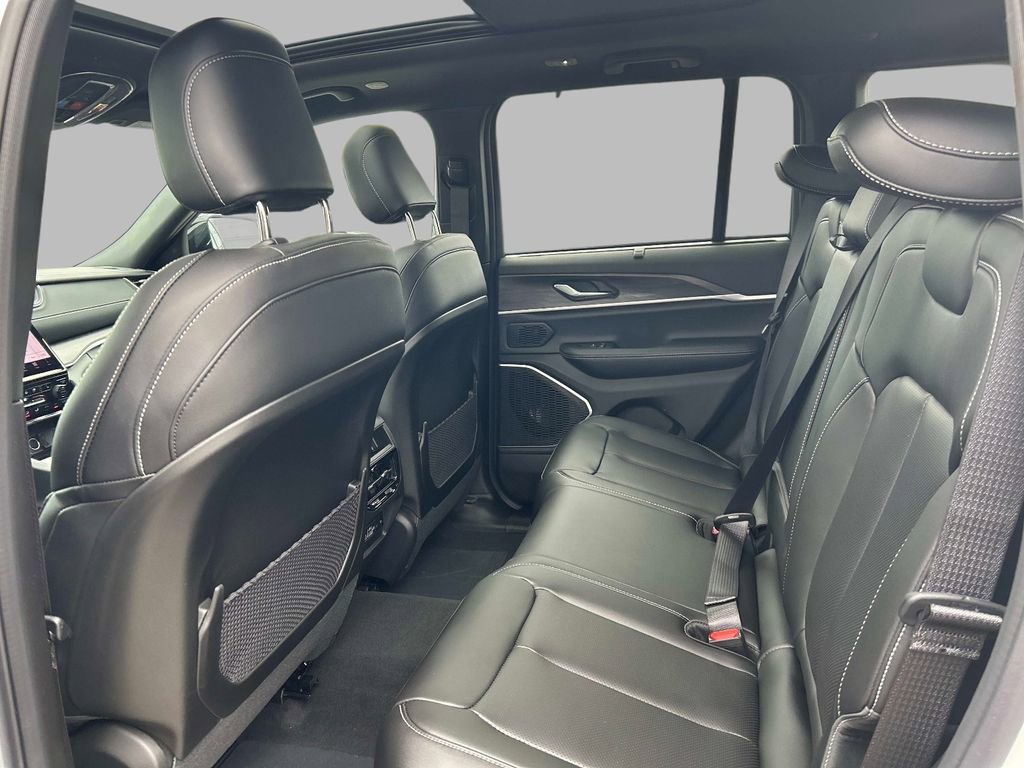 New 2025 Jeep Grand Cherokee Limited w/ Luxury Tech Group II image 5