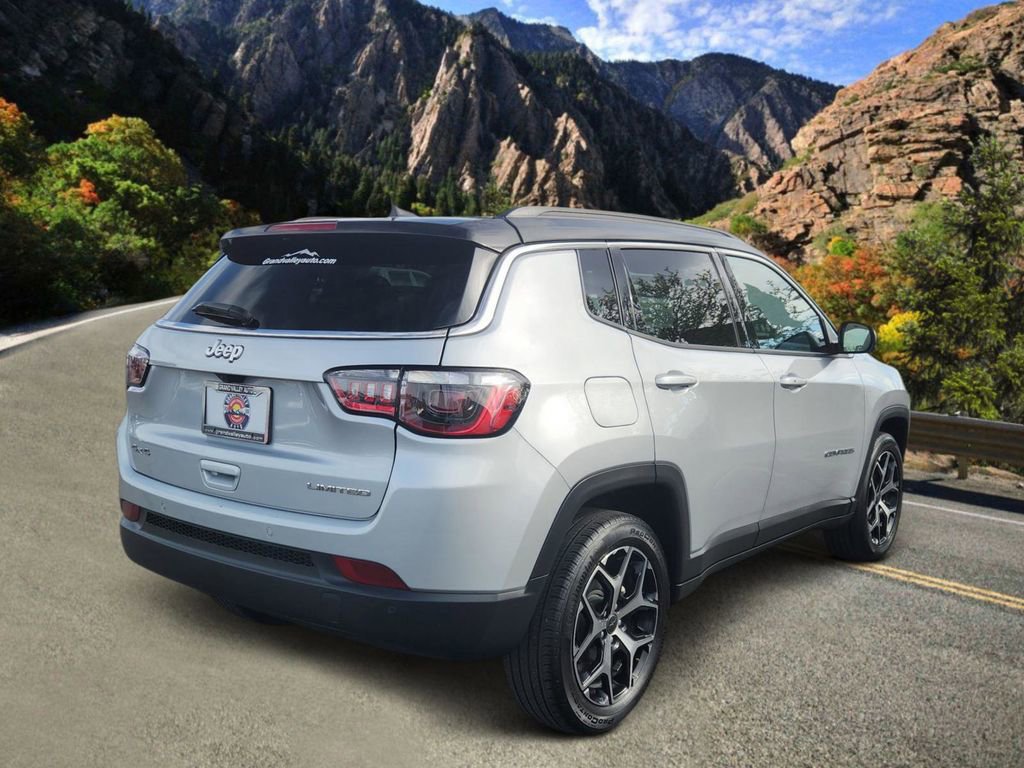 Used 2025 Jeep Compass Limited image 3