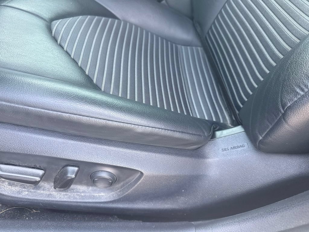 Used 2023 Toyota Camry SE FWD image 9