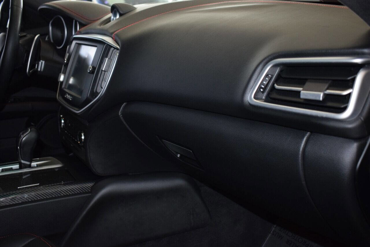Used 2016 Maserati Ghibli S image 19