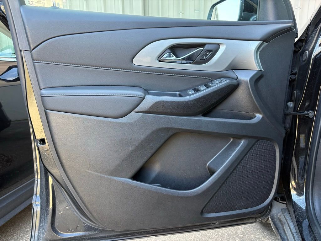 Used 2022 Chevrolet Traverse LT FWD image 15