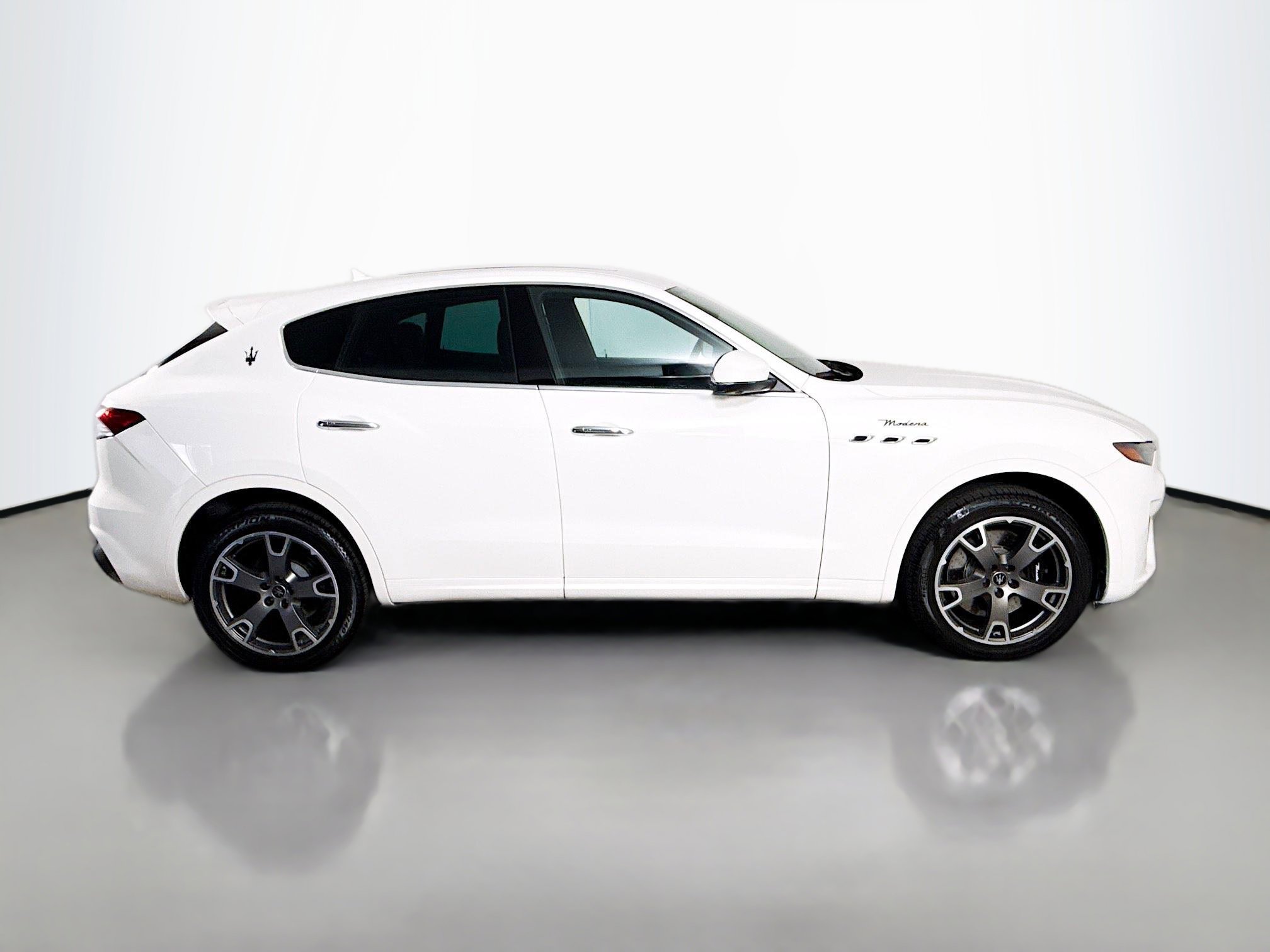 Used 2023 Maserati Levante Modena image 11