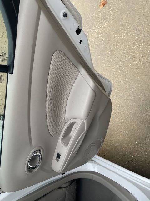 Used 2012 Nissan Versa SL image 16