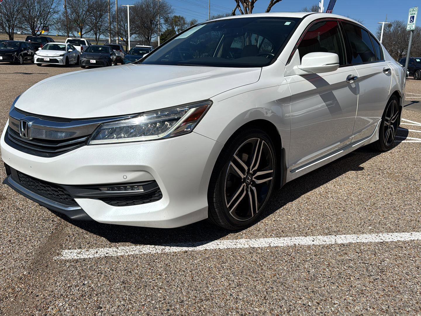 Used 2017 Honda Accord Touring image 8