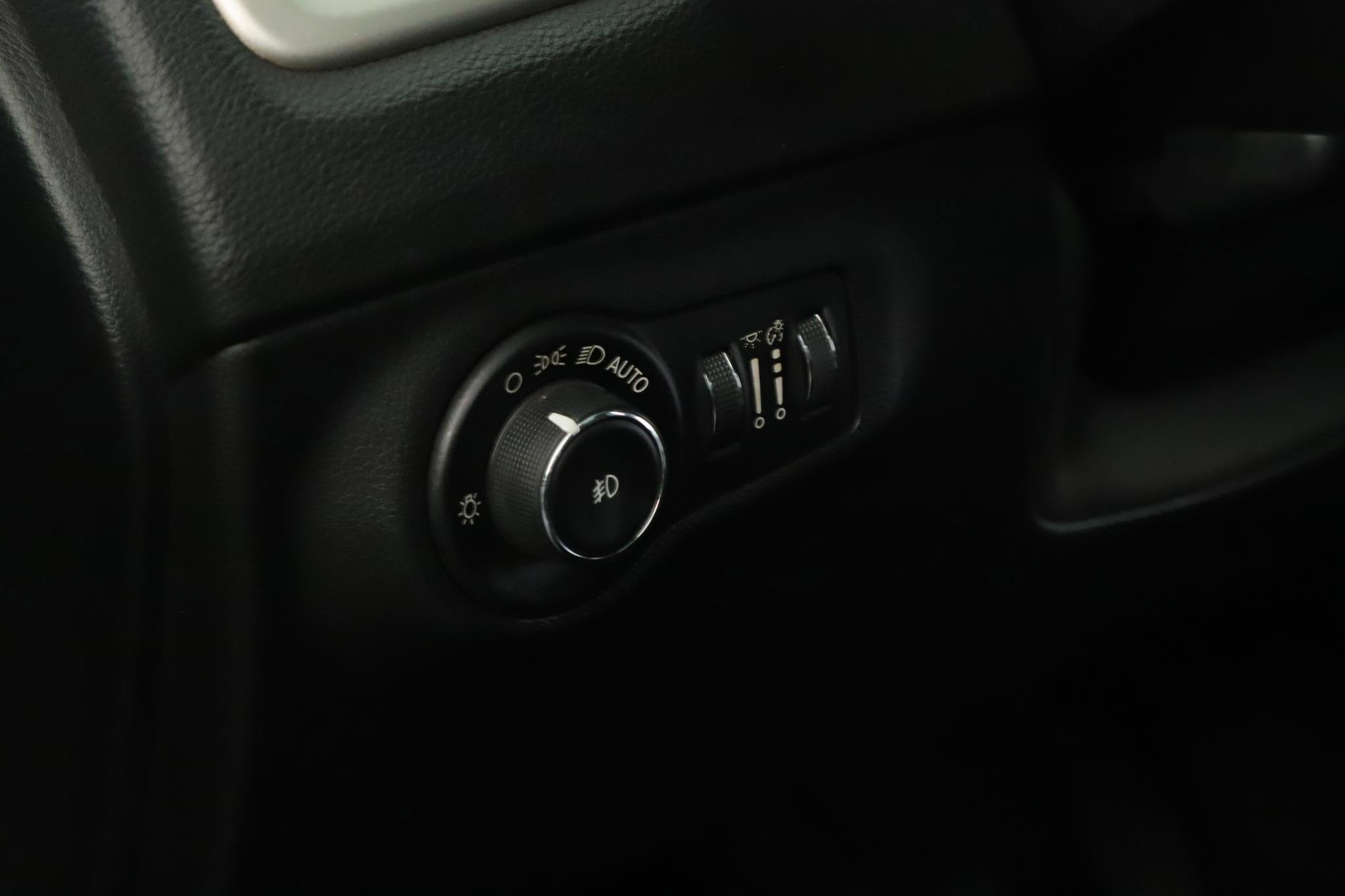 Used 2019 Jeep Compass Latitude w/ Popular Equipment Group image 8