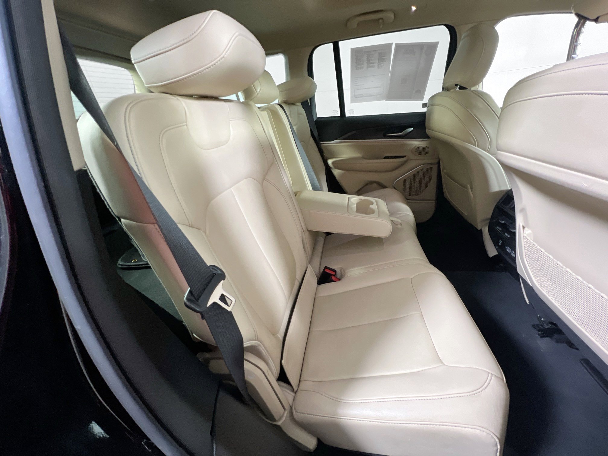 Used 2022 Jeep Grand Cherokee Limited image 28