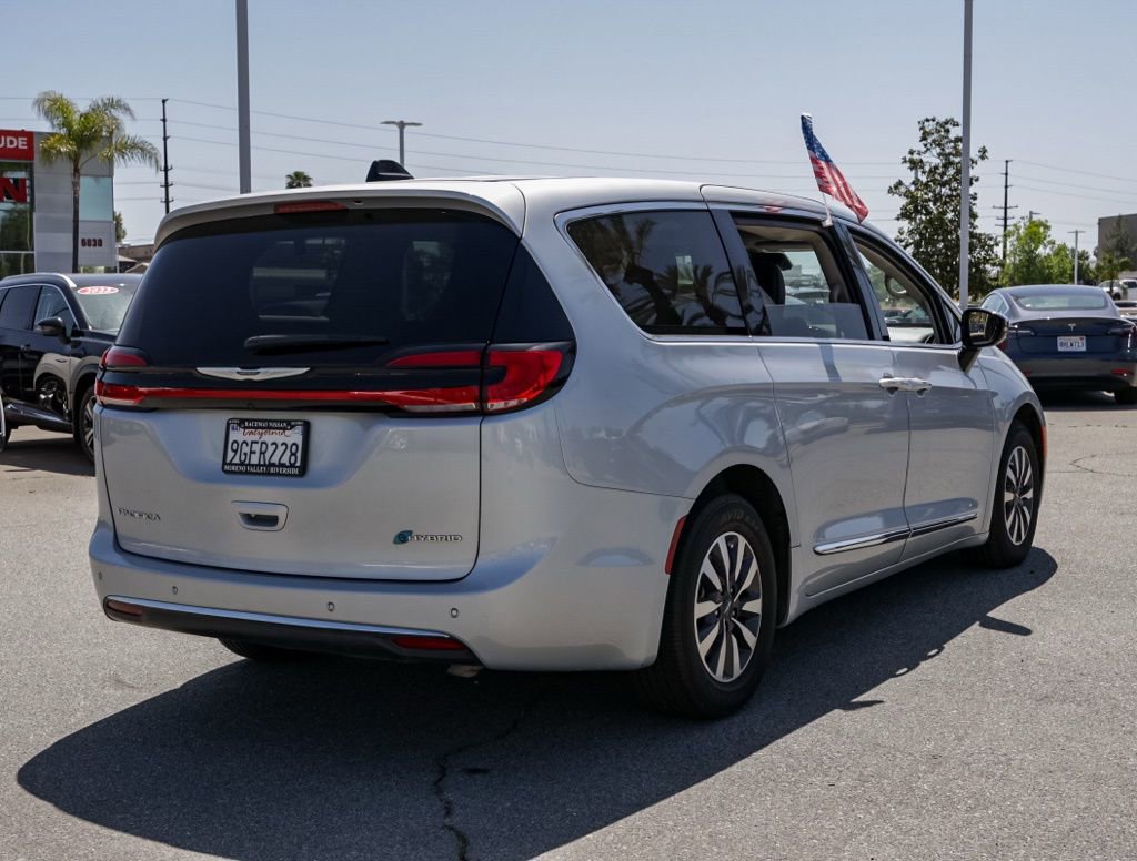 Used 2023 Chrysler Pacifica Limited FWD image 4