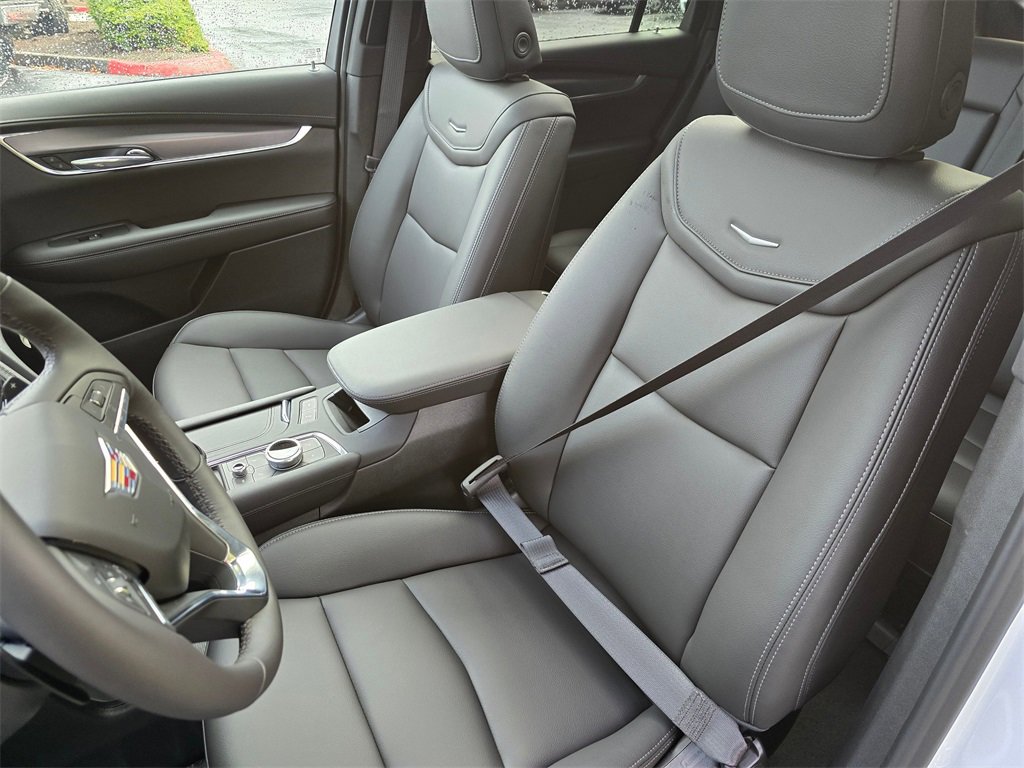New 2025 Cadillac XT6 Luxury image 23