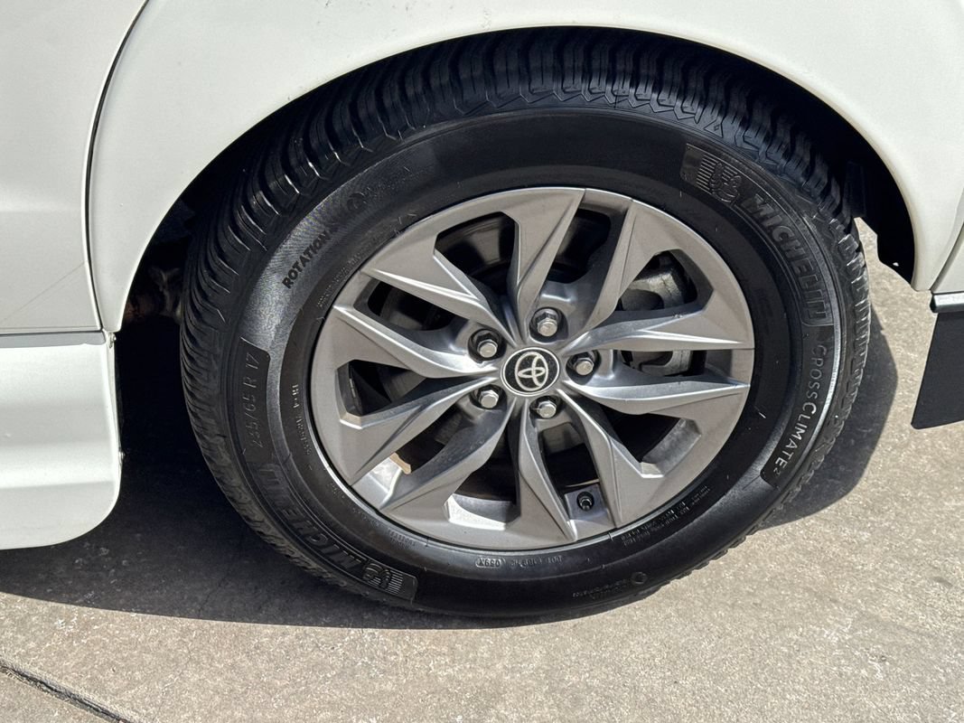 Used 2021 Toyota Sienna XLE AWD/4WD image 20