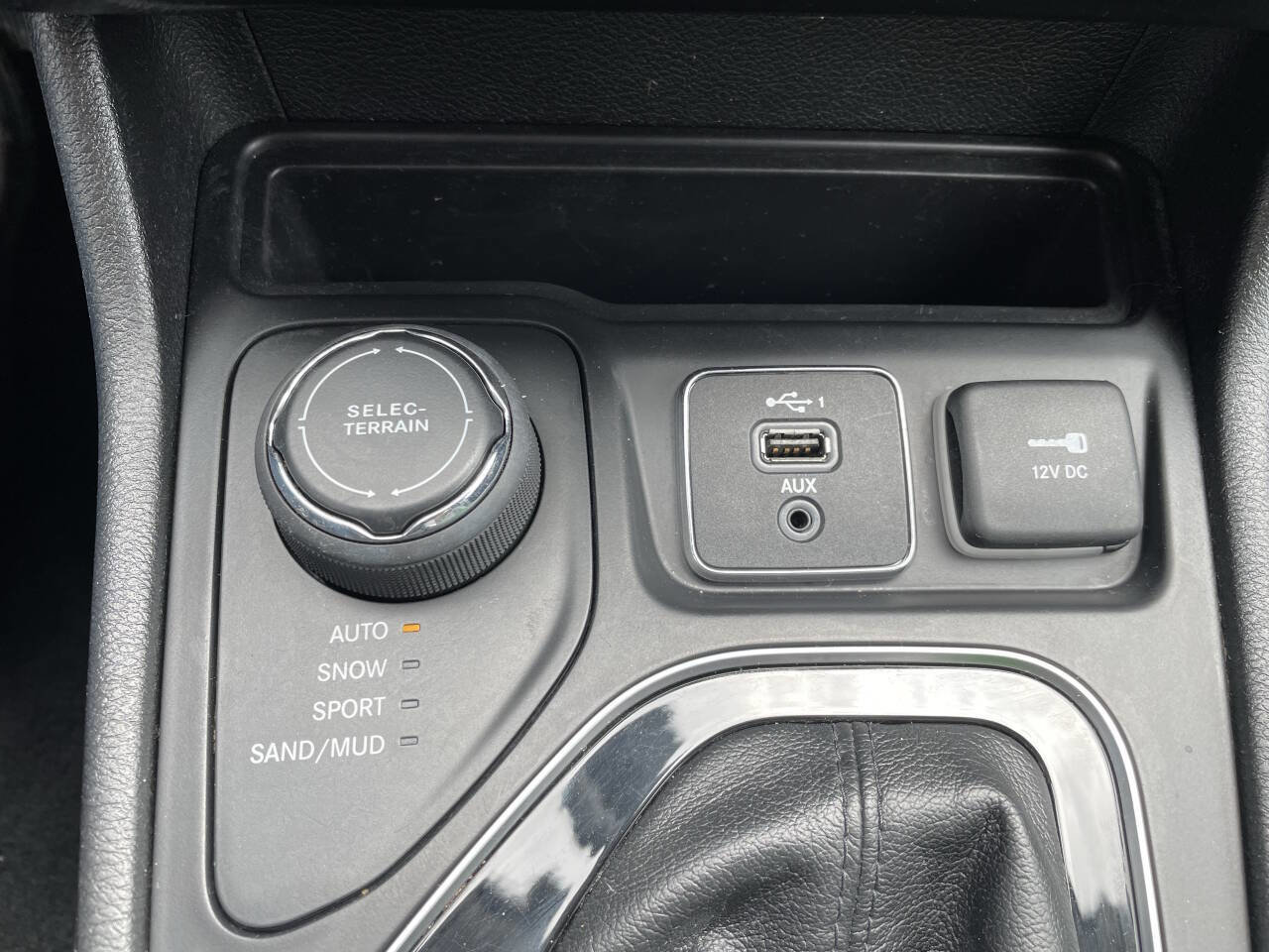 Used 2020 Jeep Cherokee Limited image 21