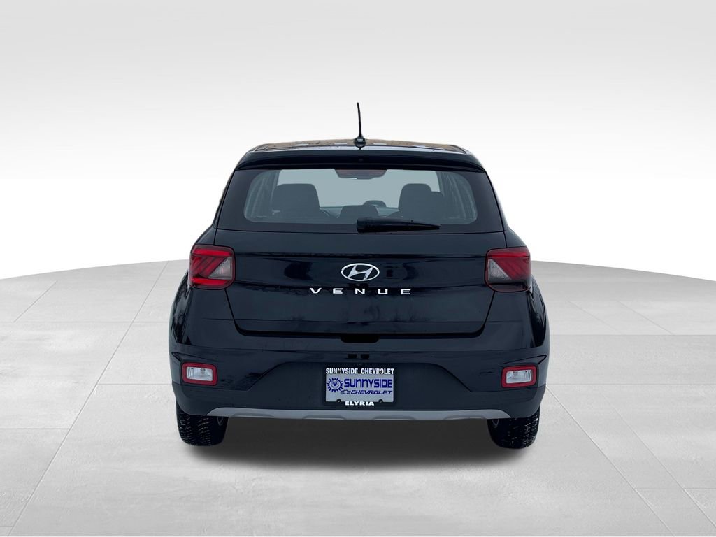 Used 2023 Hyundai Venue SE w/ Cargo Package FWD image 3