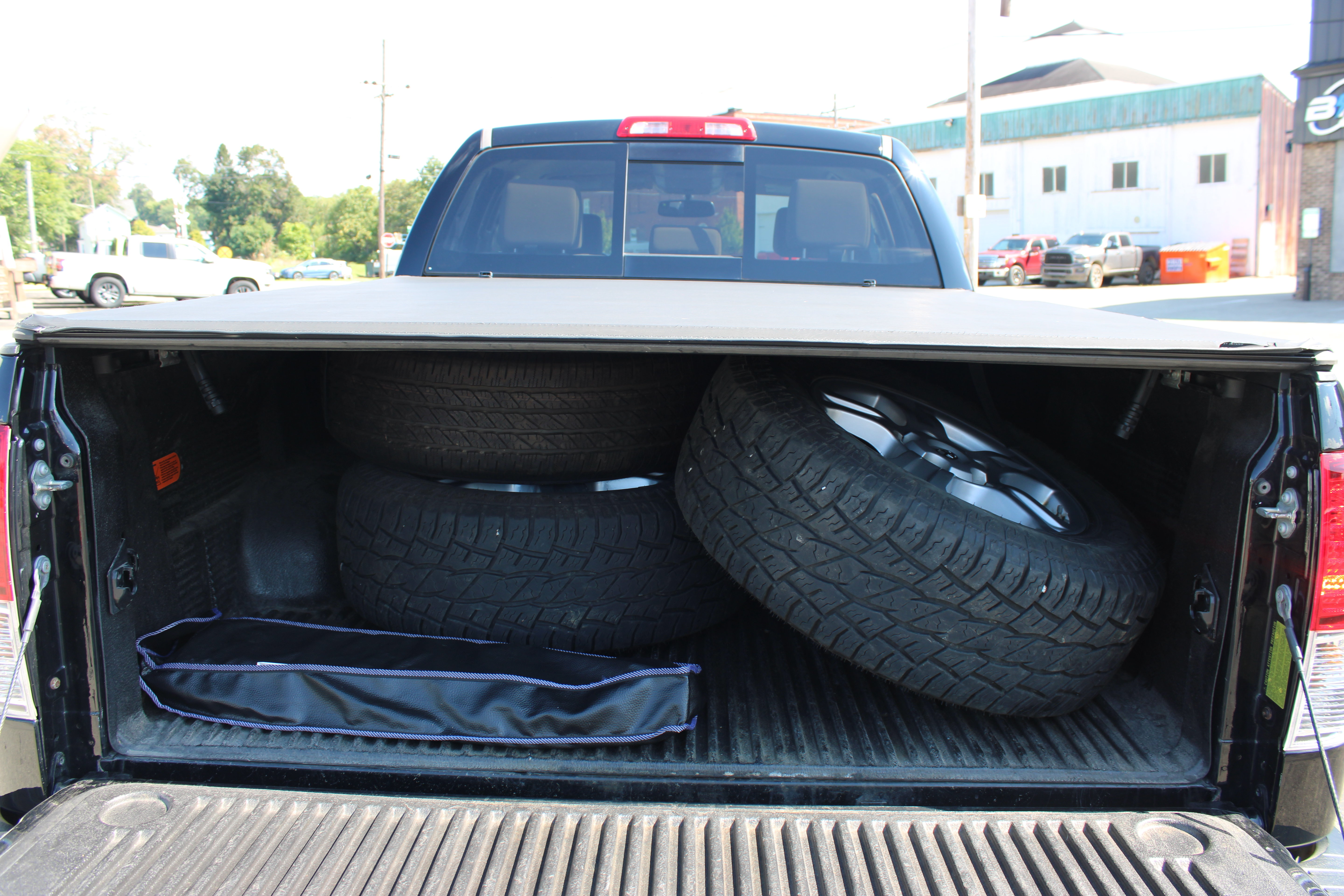 Used 2013 Toyota Tundra 4x4 Double Cab w/ SR5 Pkg image 5