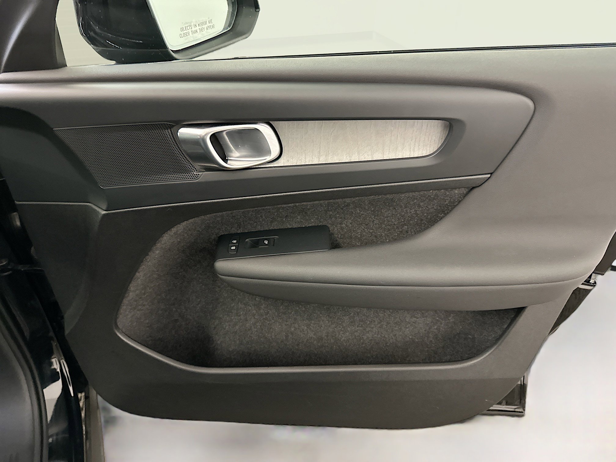 Used 2025 Volvo XC40 B5 Plus image 35