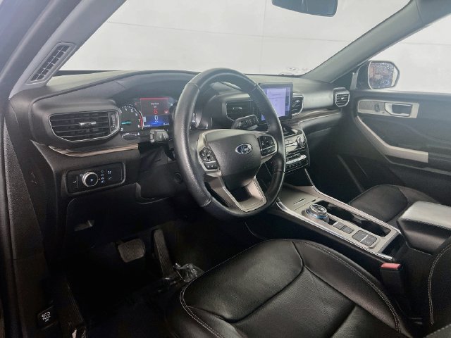 Used 2022 Ford Explorer Limited w/ Equipment Group 301A RWD image 8