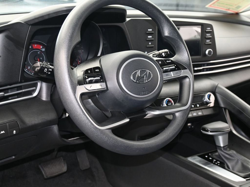 Used 2023 Hyundai Elantra SEL image 13