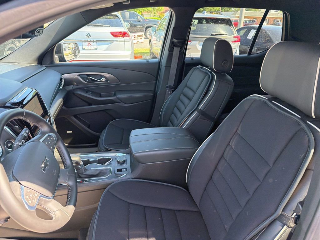 Used 2024 Chevrolet Traverse Premier w/ Redline Edition FWD image 17