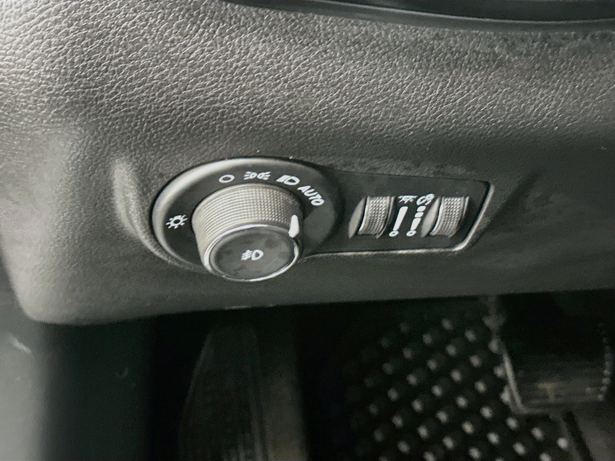Used 2025 Jeep Compass Trailhawk AWD/4WD image 17