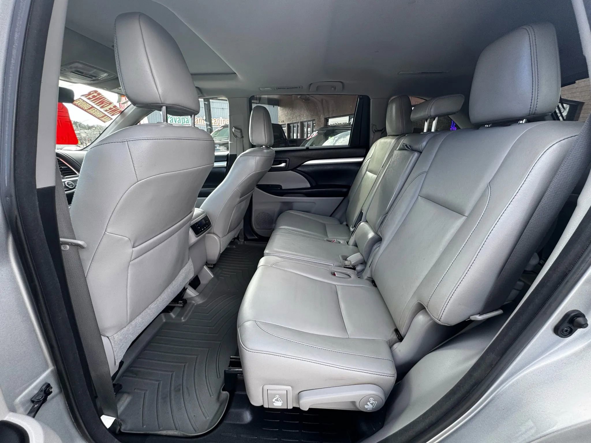 Used 2017 Toyota Highlander XLE AWD/4WD image 21