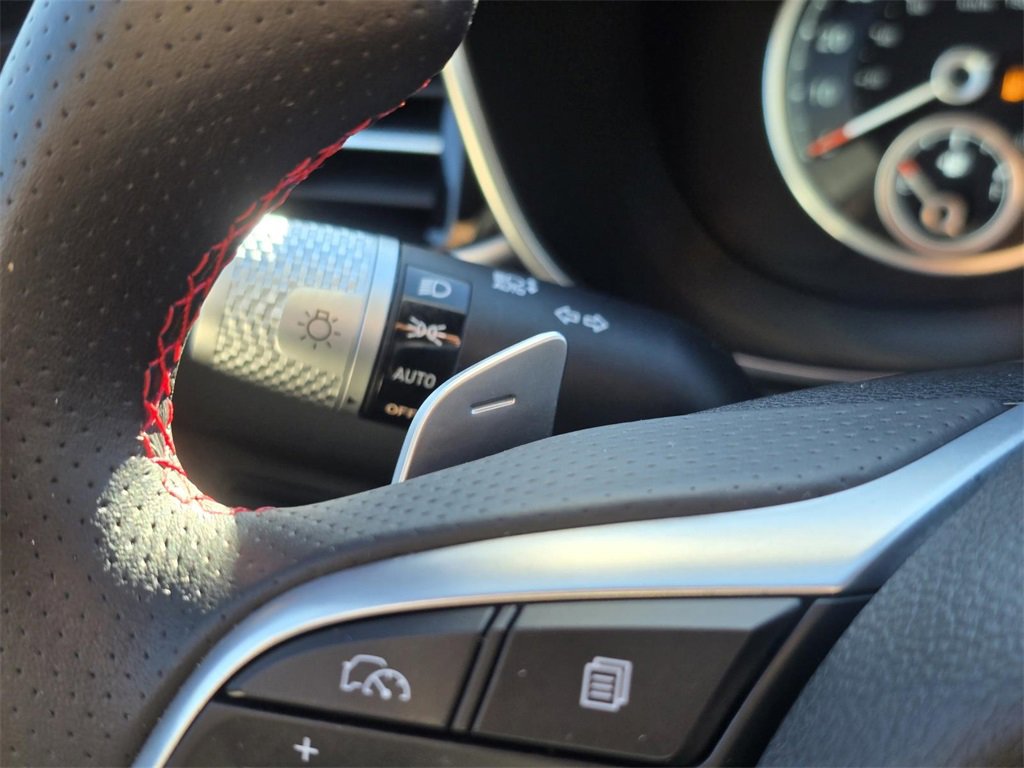 Used 2025 Genesis G70 3.3T Advanced image 11