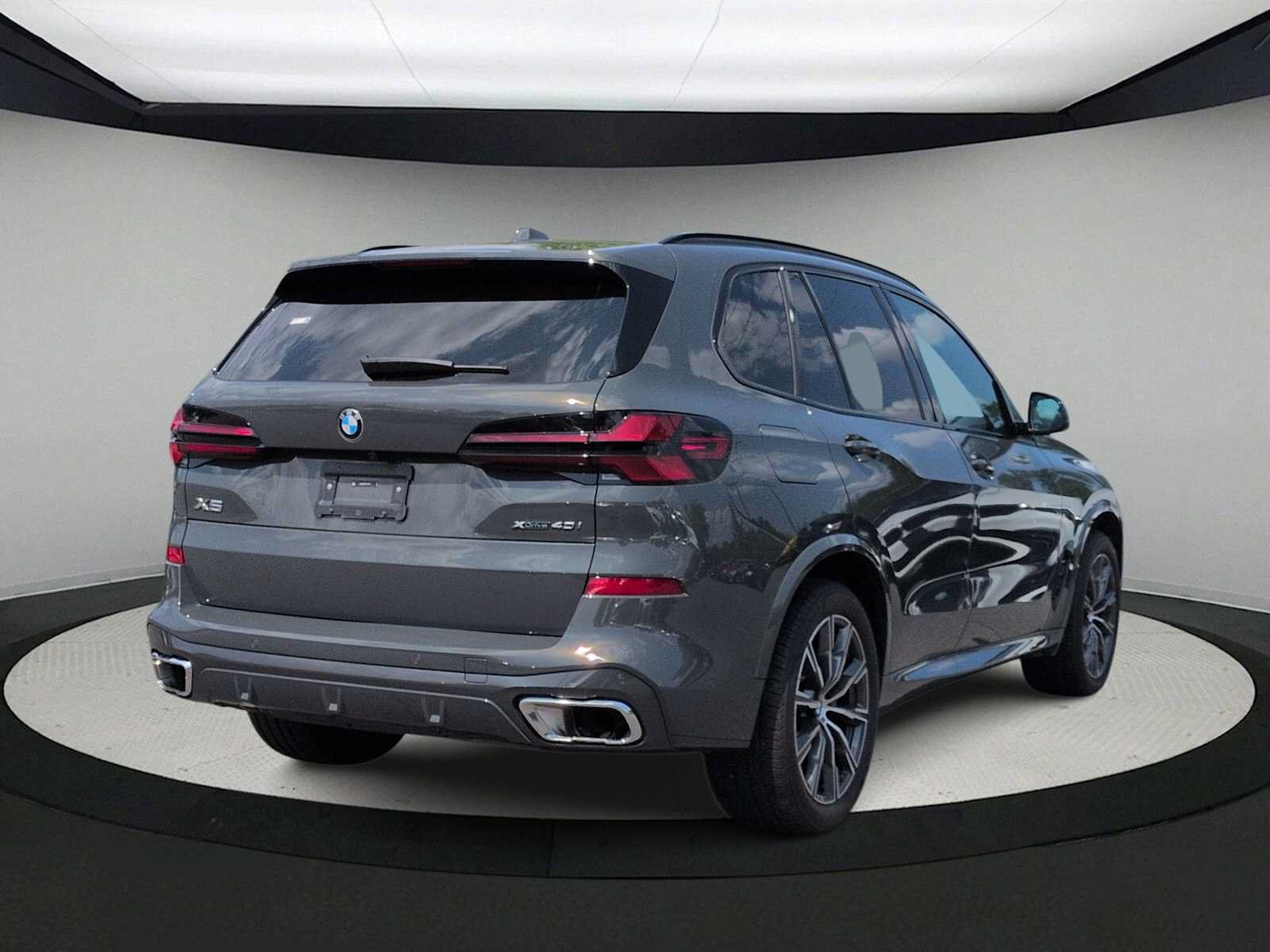 Used 2026 BMW X5 xDrive40i w/ M Sport Package AWD/4WD image 8