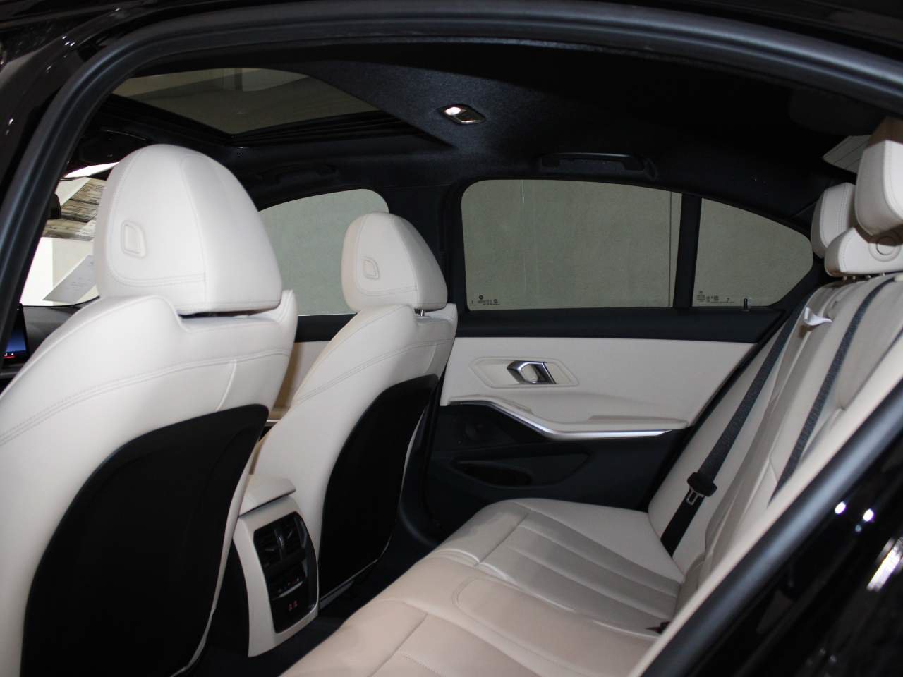 Used 2026 BMW 330i Sedan w/ Convenience Package RWD image 16