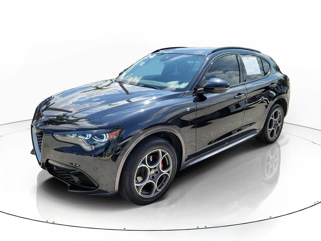 Used 2024 Alfa Romeo Stelvio Ti AWD/4WD image 2