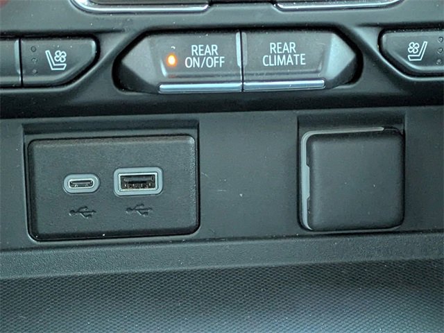 Used 2024 GMC Yukon AT4 w/ Technology Package image 27