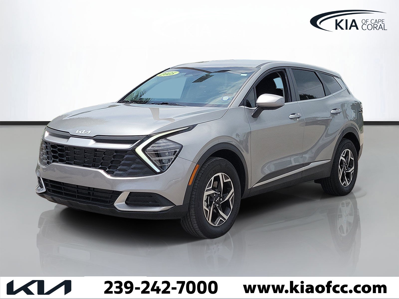 Used 2025 Kia Sportage LX AWD/4WD image 3