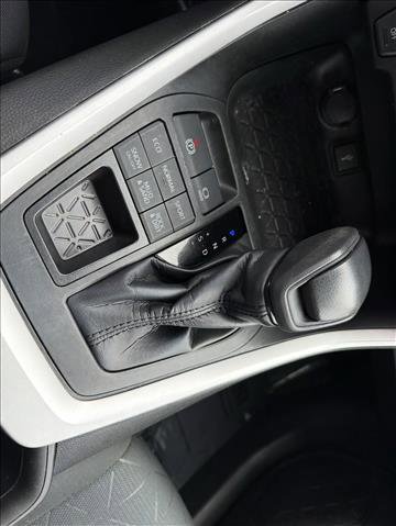 Used 2022 Toyota RAV4 XLE image 12