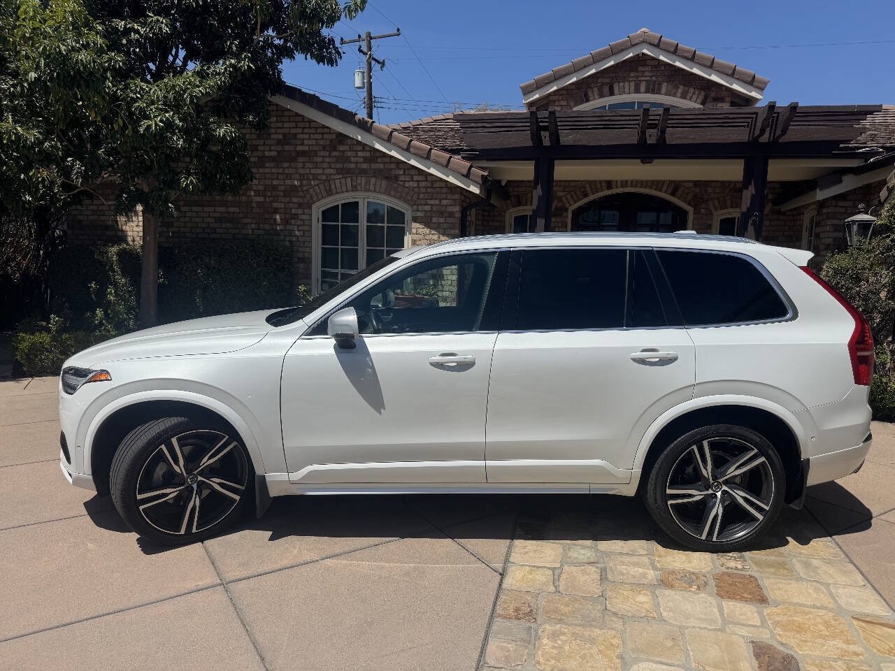 Used 2018 Volvo XC90 T6 R-Design w/ Convenience Package AWD/4WD image 2