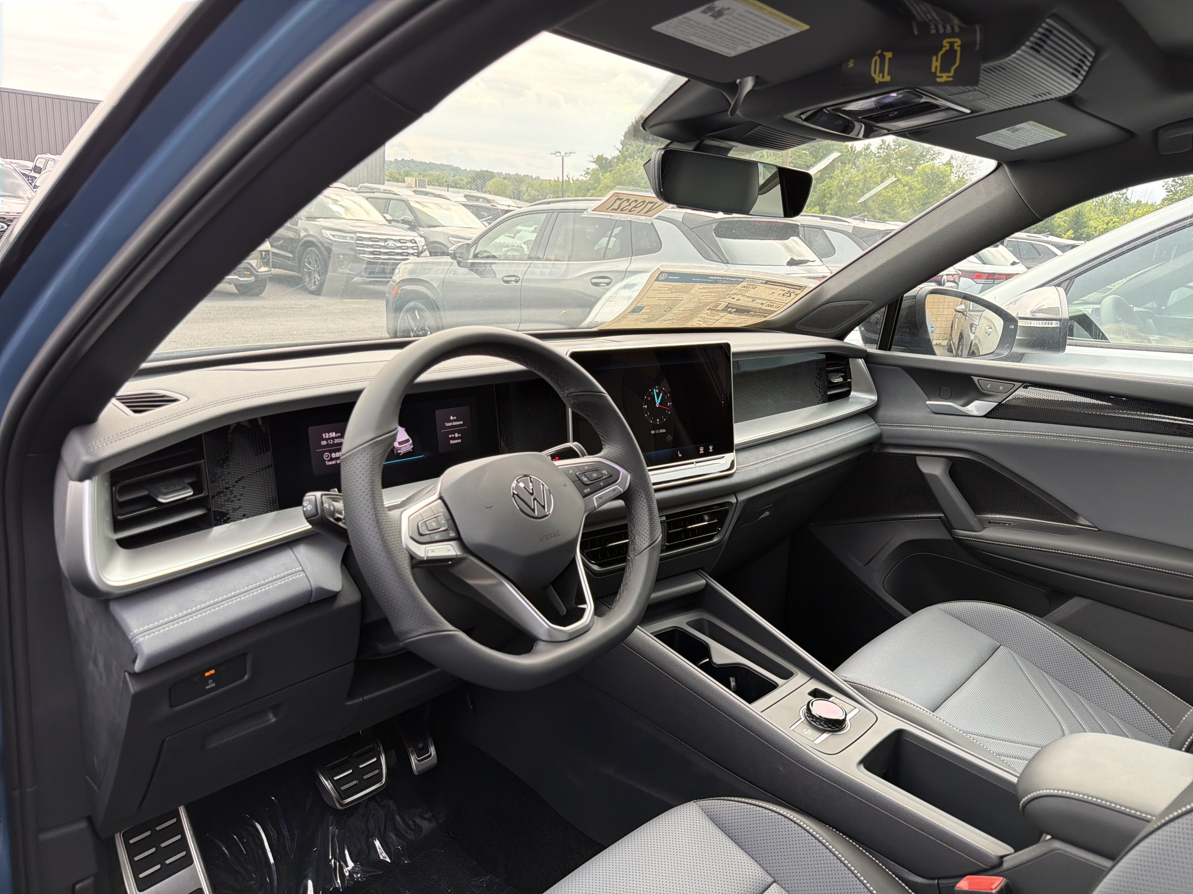 New 2026 Volkswagen Tiguan SE R-Line AWD/4WD image 9