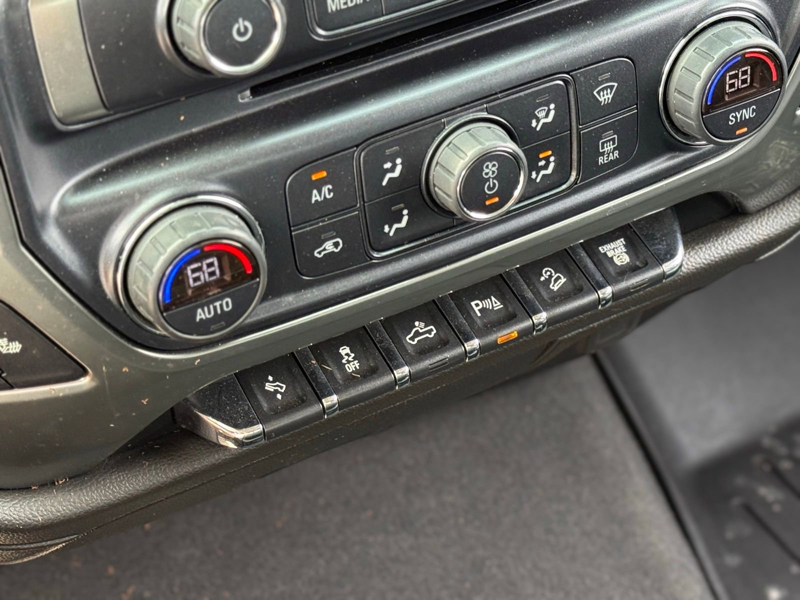 Used 2019 Chevrolet Silverado 2500 LTZ w/ LTZ Plus Package AWD/4WD image 26