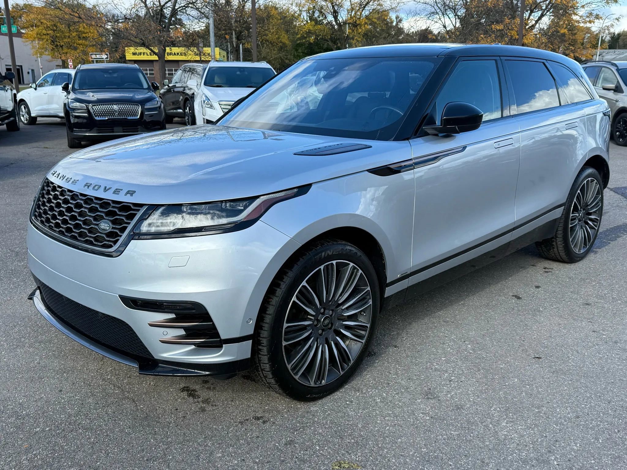 Used 2018 Land Rover Range Rover Velar R-Dynamic SE image 1