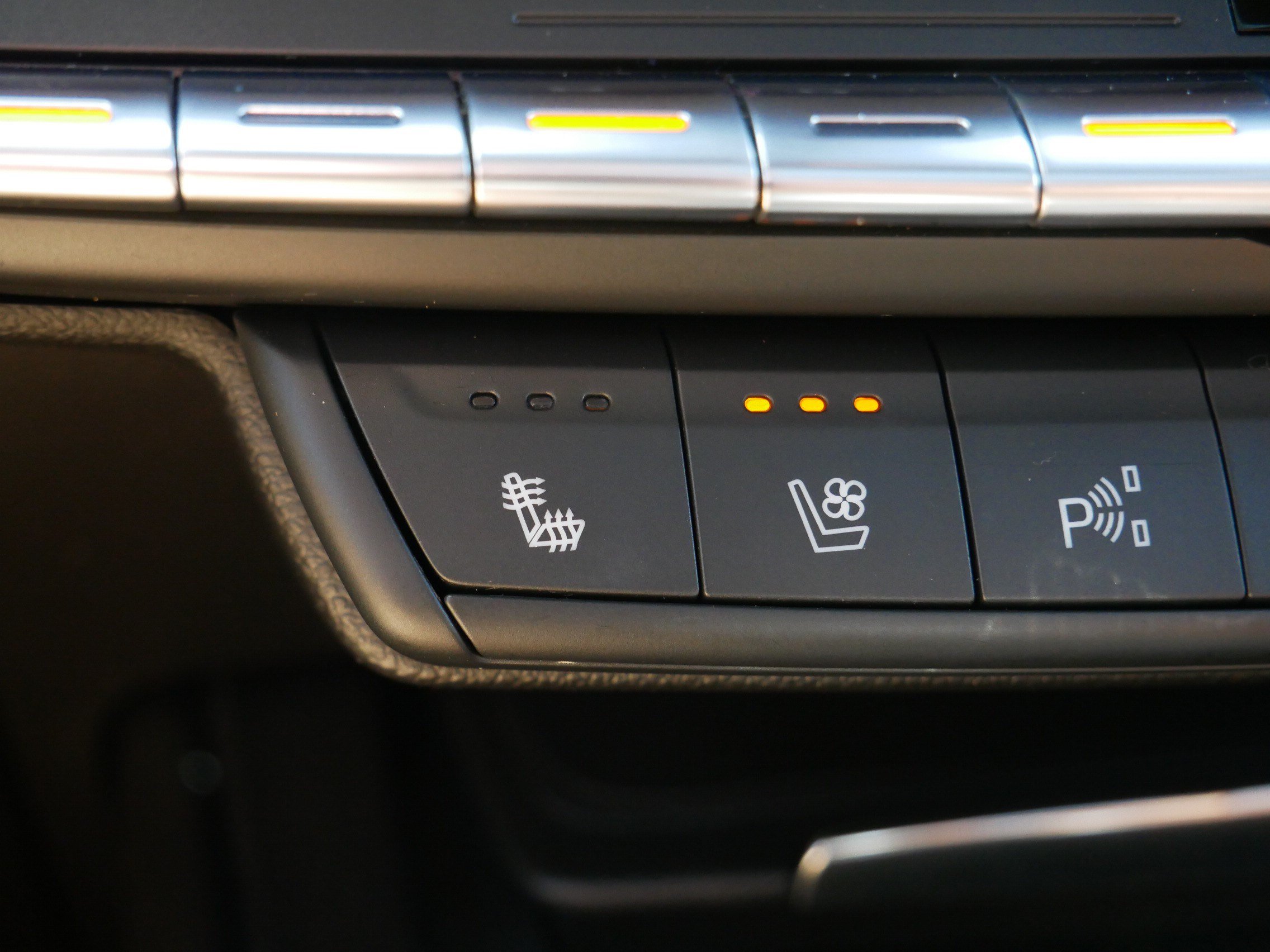 Used 2020 Cadillac XT4 Sport AWD/4WD image 31