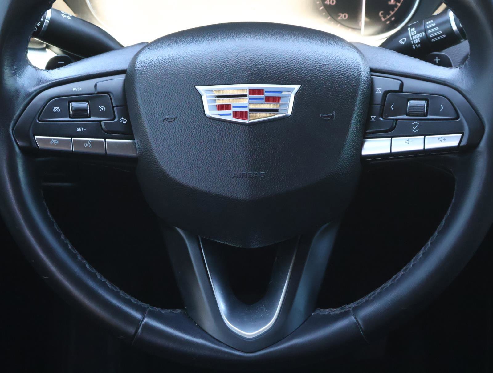 Used 2023 Cadillac XT4 Premium Luxury FWD image 14