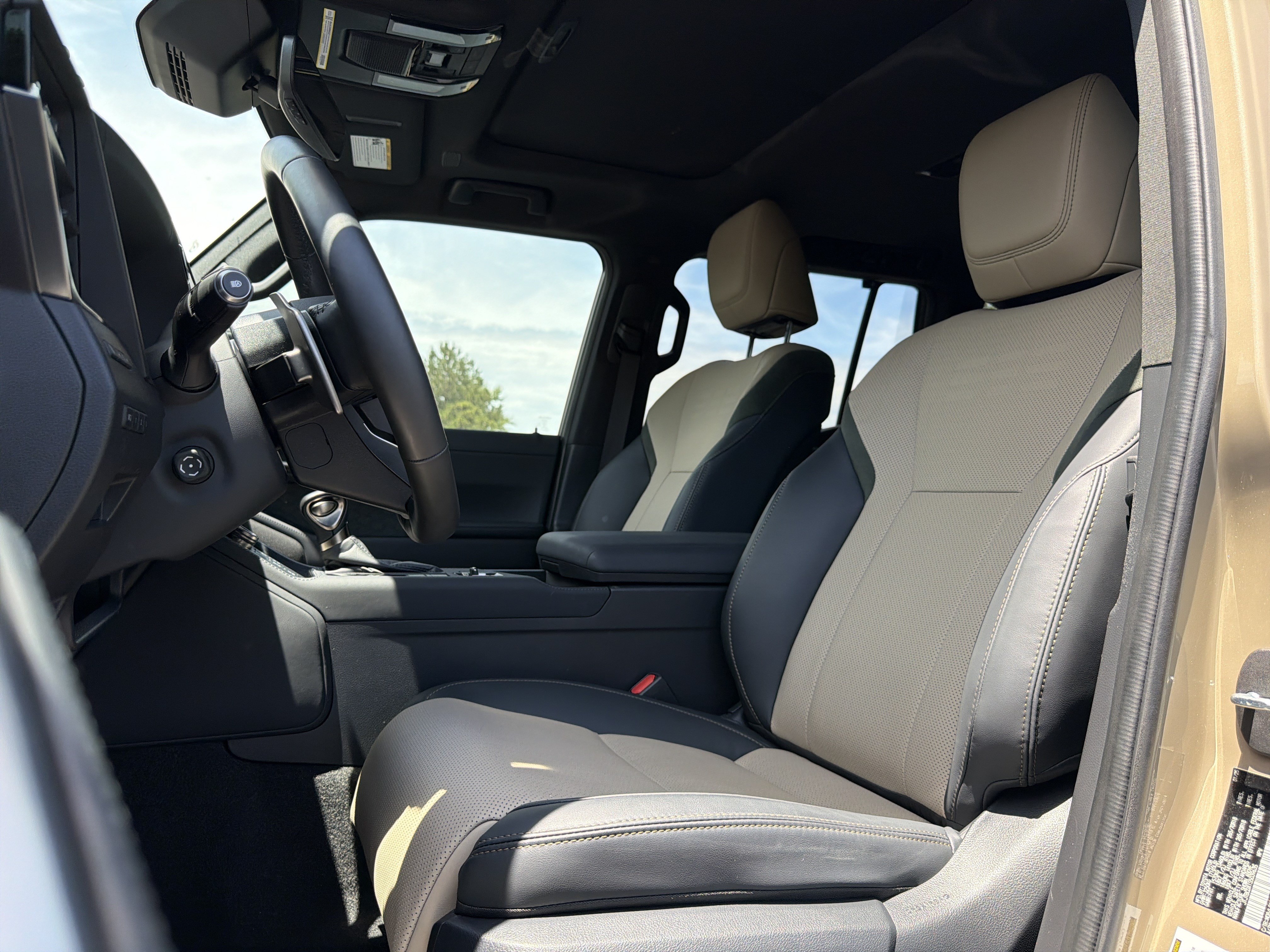 Used 2025 Lexus GX 550 AWD/4WD image 7