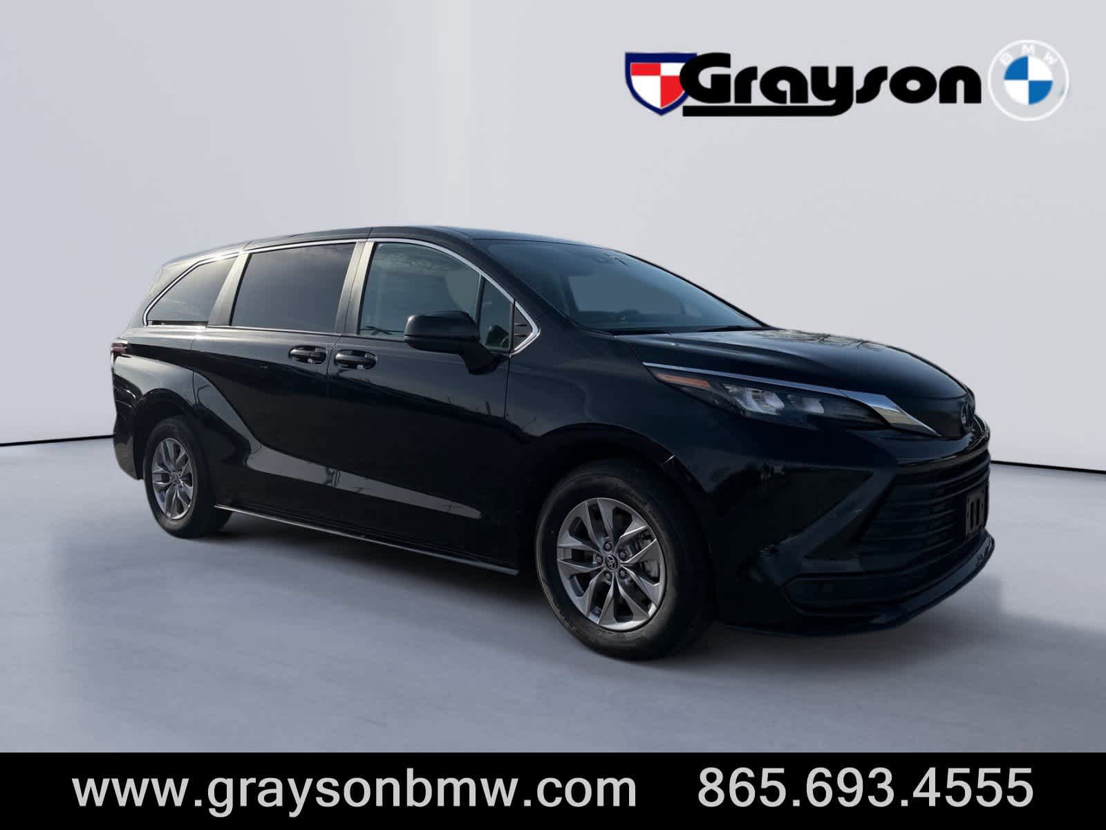 Used 2024 Toyota Sienna LE image 1