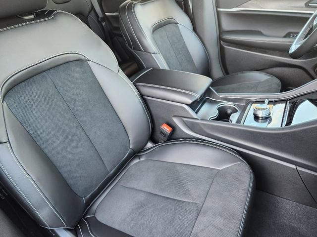 New 2026 Jeep Grand Cherokee Altitude AWD/4WD image 9