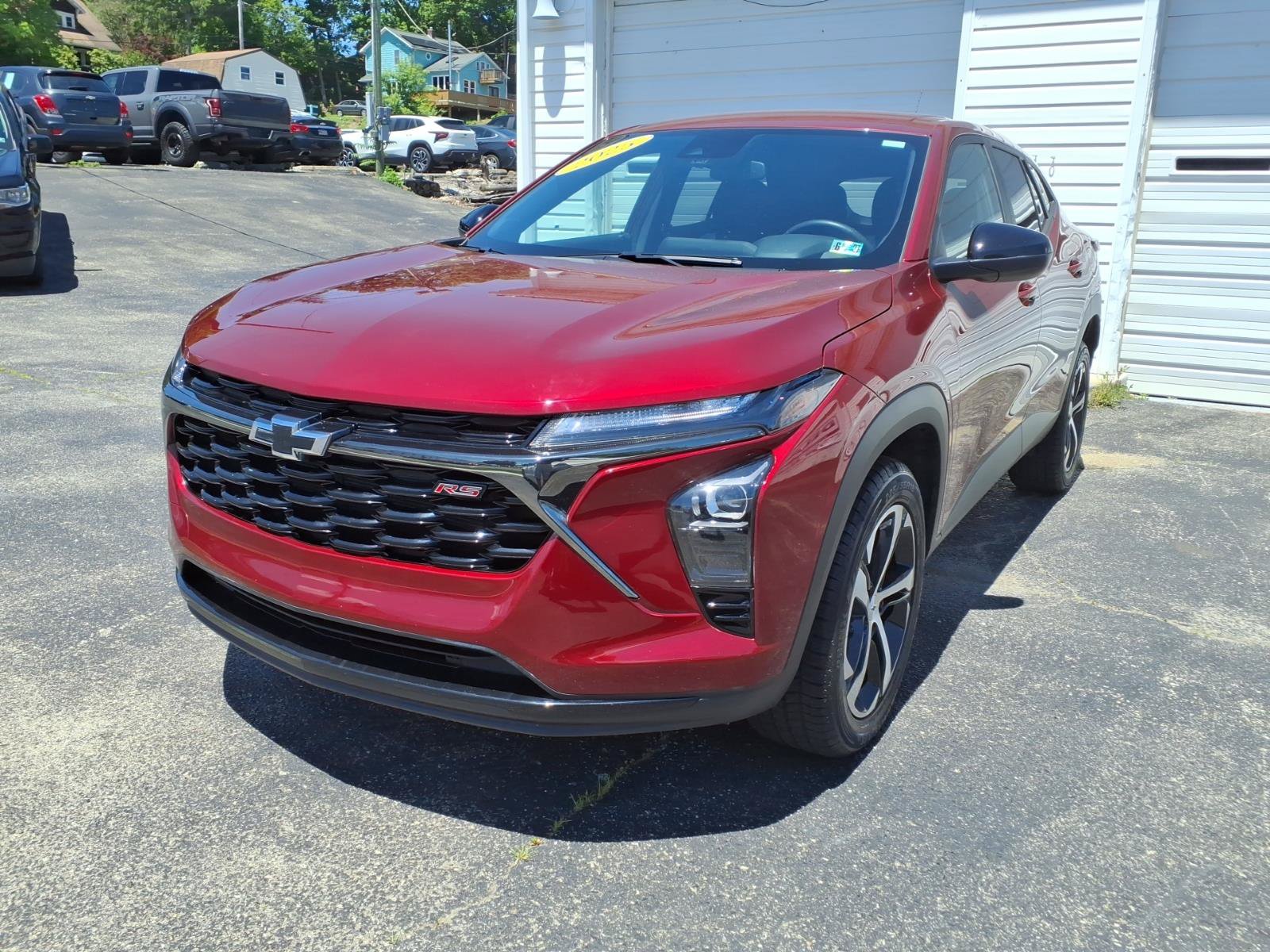 Certified 2025 Chevrolet Trax RS w/ Driver Confidence Package FWD image 8