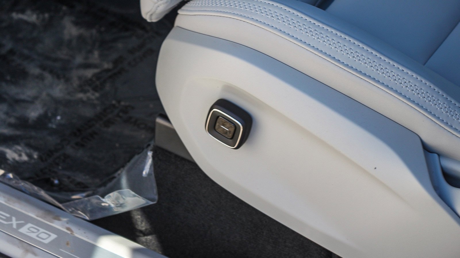 New 2025 Volvo EX90 Ultra w/ Protection Package Premier image 24