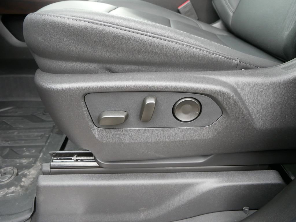 Used 2026 GMC Sierra 3500 SLT w/ SLT Premium Package image 20