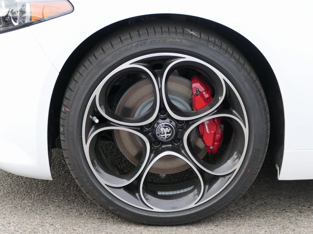 New 2025 Alfa Romeo Giulia AWD image 11