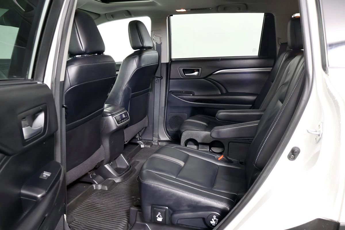 Used 2018 Toyota Highlander SE image 35