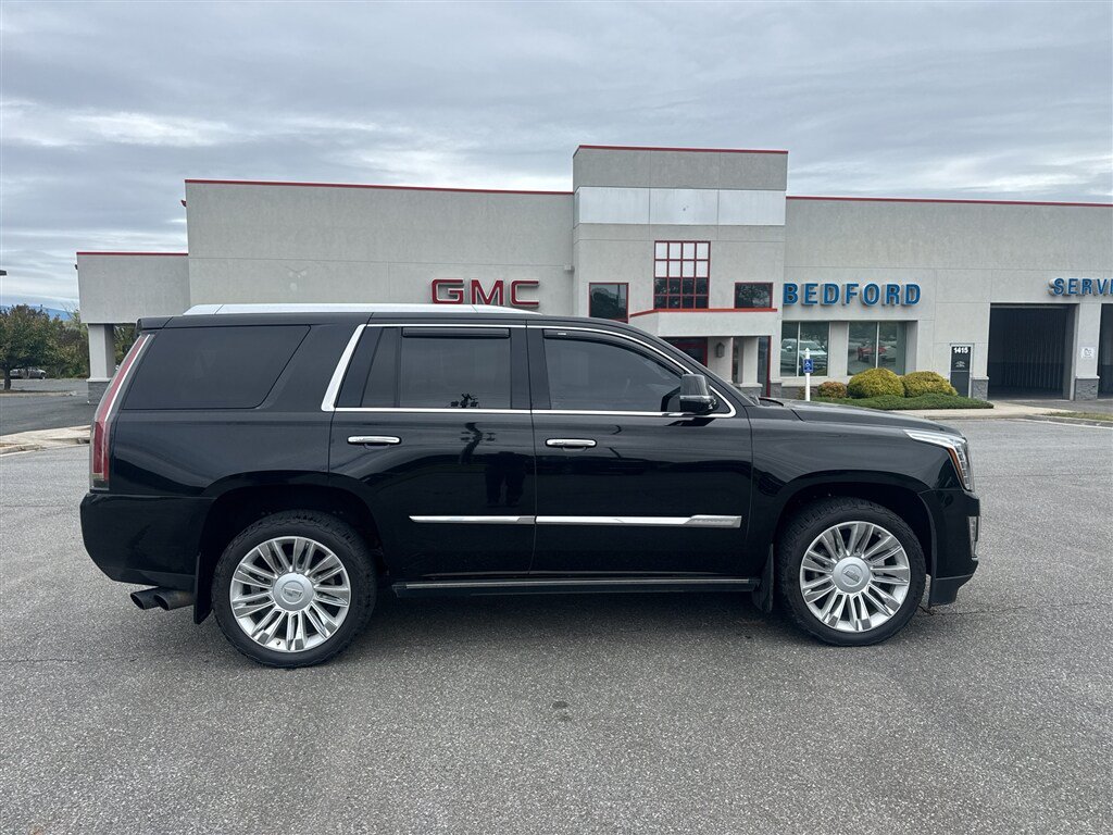 Used 2015 Cadillac Escalade Platinum AWD/4WD image 3