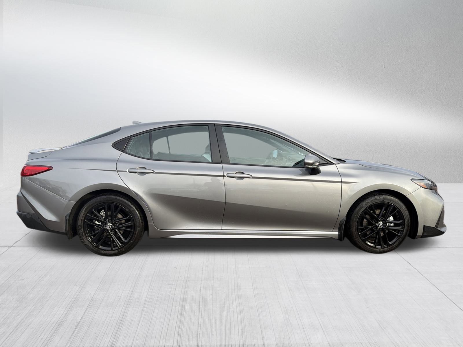 Used 2025 Toyota Camry SE image 8