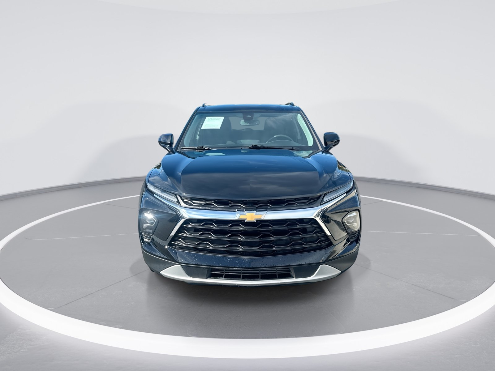 Used 2024 Chevrolet Blazer LT w/ Convenience Package FWD image 3