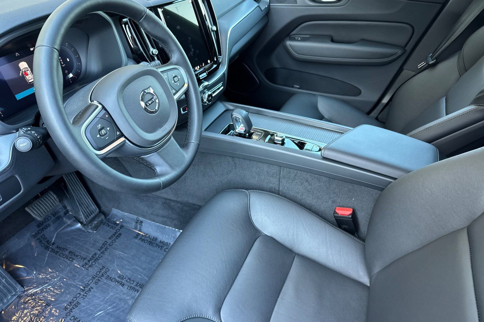 Used 2025 Volvo XC60 B5 Core w/ Protection Package Premier image 9