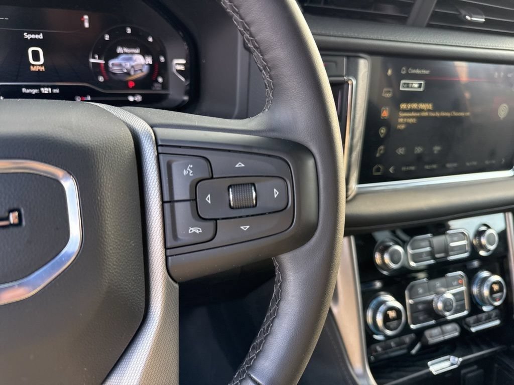 Used 2023 GMC Yukon XL Denali AWD/4WD image 32